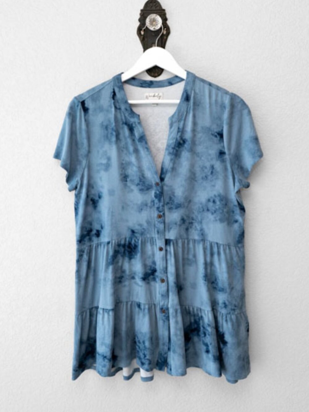 Wonderly Blue Tie Dye Tiered Top Womens L Button Front Babydoll Peplum Blouse